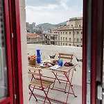 Latroupe La Granja Hostel Bilbao