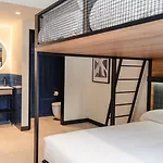 Latroupe La Granja Hostel *