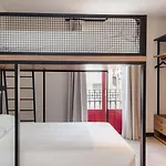 Latroupe La Granja Hostel Bilbao