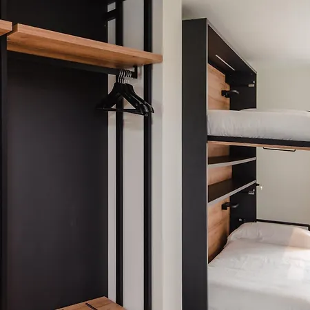 Latroupe La Granja Hostel