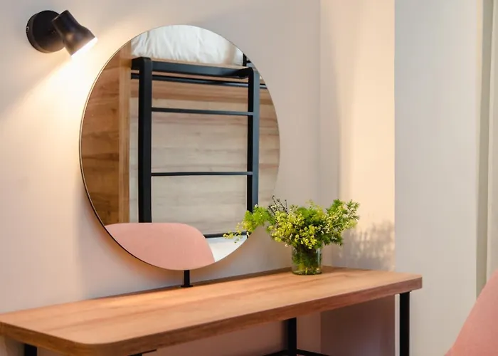 Latroupe La Granja Hostel