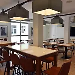 Latroupe La Granja Ostello