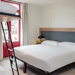 Latroupe La Granja ホステル