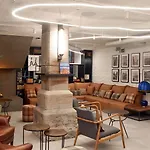 Latroupe La Granja ホステル