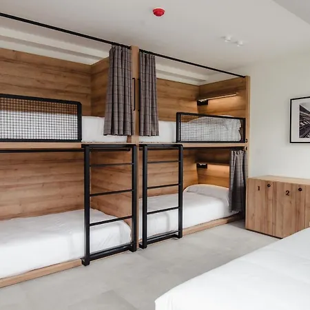 Latroupe La Granja Hostel *