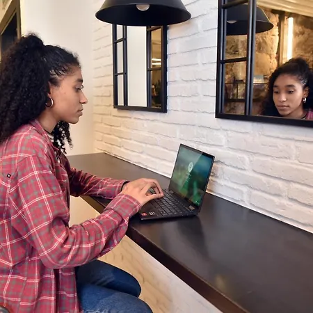 Latroupe La Granja Hostel *