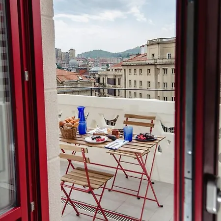 Latroupe La Granja Hostel Bilbao