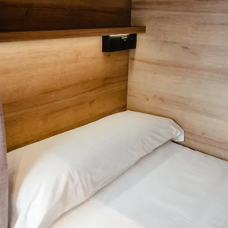 Hostal Latroupe La Granja *