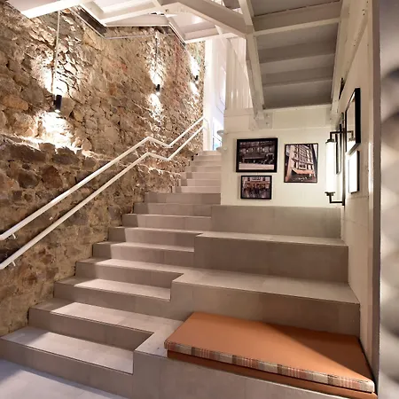 Latroupe La Granja Hostel Bilbao