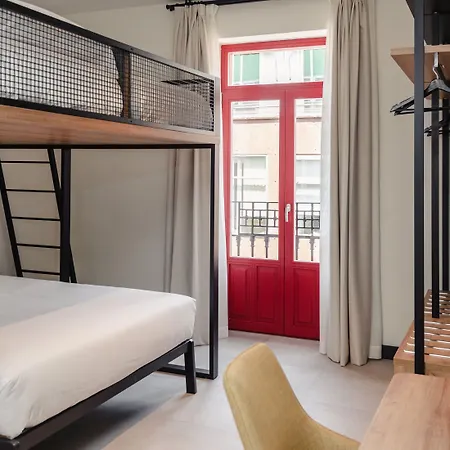 Hostal Latroupe La Granja *