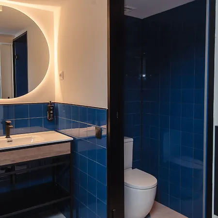 Latroupe La Granja Hostel Bilbao