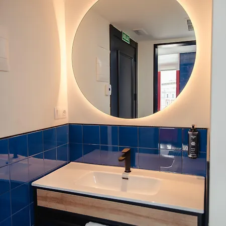 Latroupe La Granja Hostel Bilbao