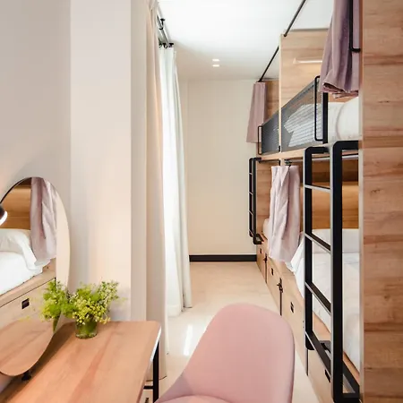 Hostal Latroupe La Granja *