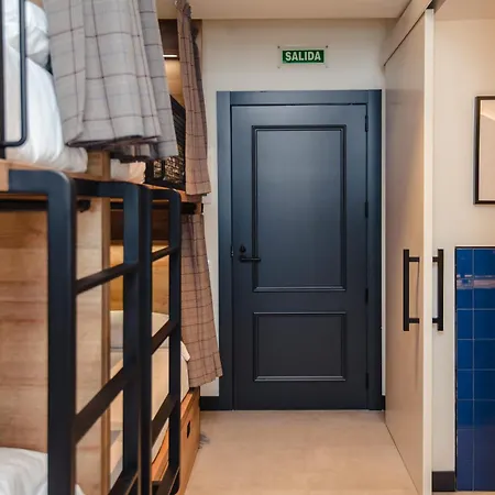 Latroupe La Granja Hostal Bilbao