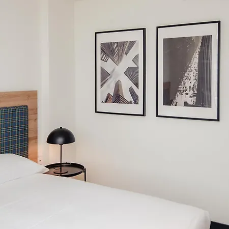 Hostal Latroupe La Granja *