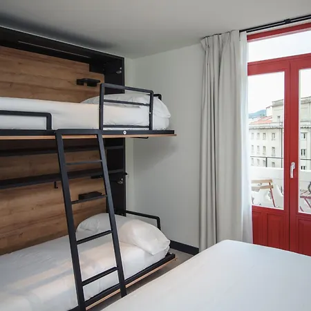 Hostal Latroupe La Granja *