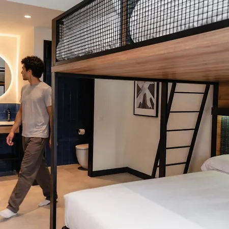 Hostel Latroupe La Granja *