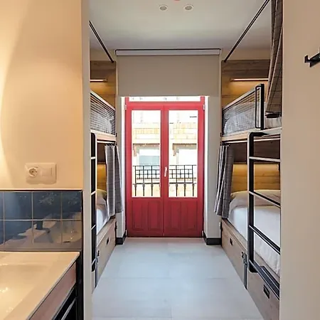 Latroupe La Granja Hostel Bilbao