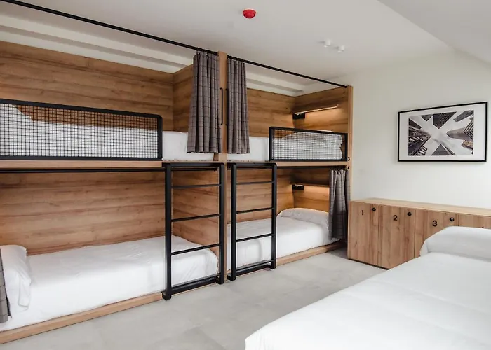 Latroupe La Granja Hostal *