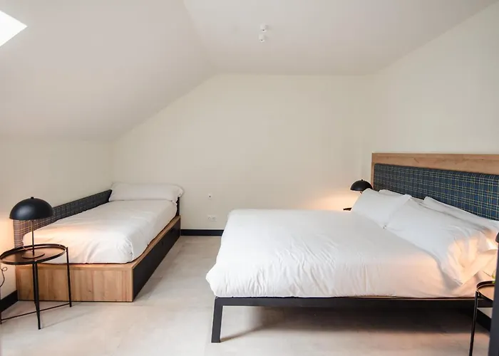 Latroupe La Granja Hostal *