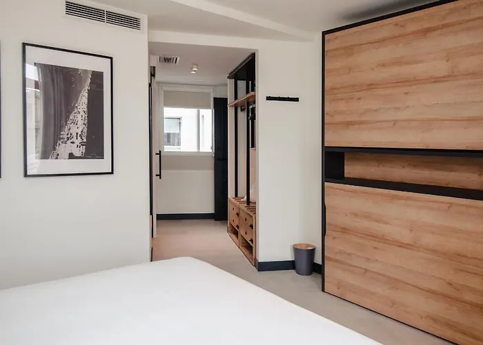 Hostal Latroupe La Granja