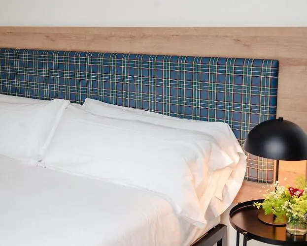 Latroupe La Granja Vandrarhem *