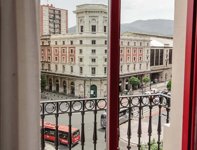 Latroupe La Granja Hostal