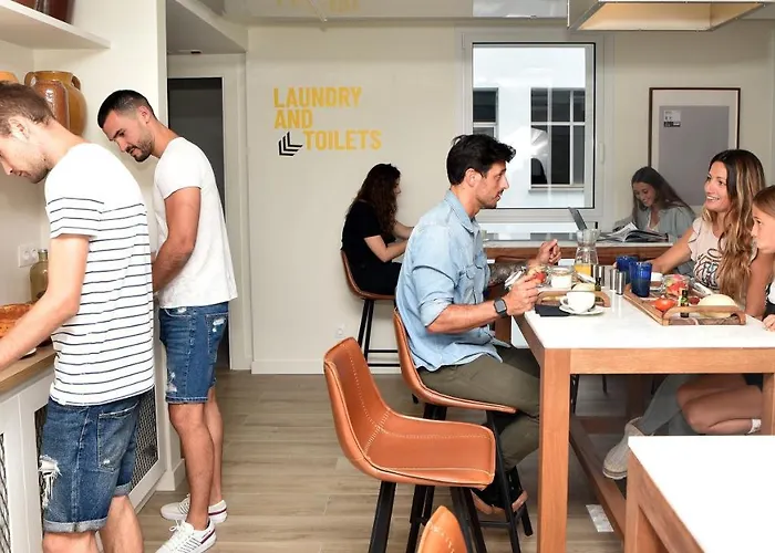 Hostal Latroupe La Granja