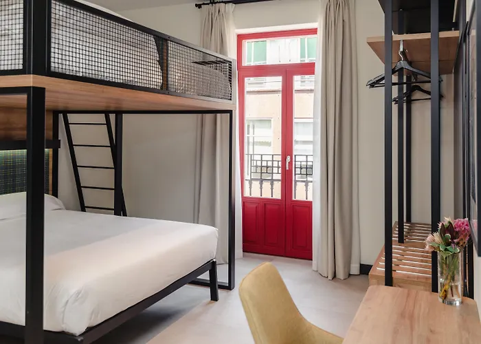 Hostal Latroupe La Granja *