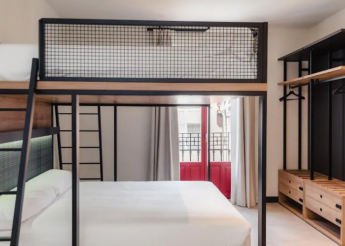 Latroupe La Granja Hostal Bilbao