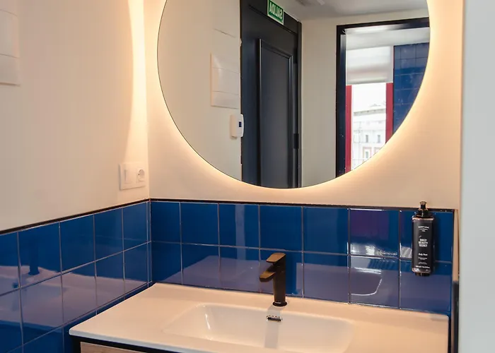 Latroupe La Granja Hostal Bilbao