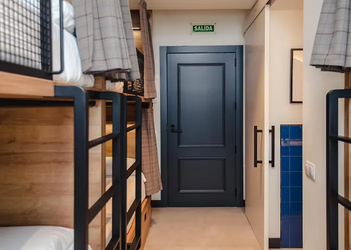 Latroupe La Granja Hostal Bilbao