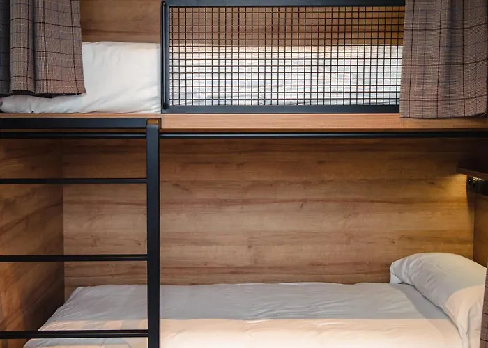 Latroupe La Granja Hostal