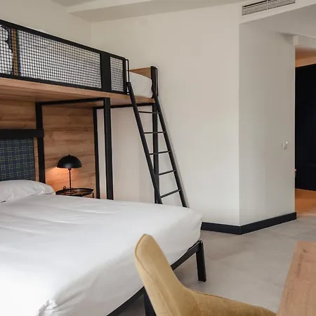 بيت شباب Latroupe La Granja