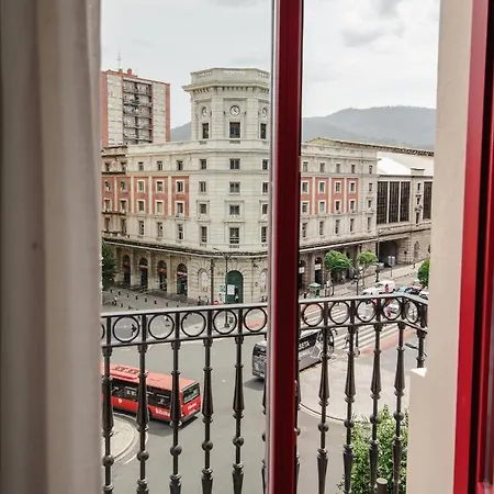 Latroupe La Granja بيت شباب