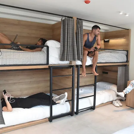 Latroupe La Granja بيت شباب بلباو