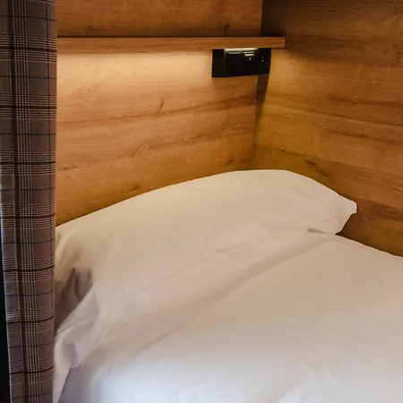 Hostel Latroupe La Granja