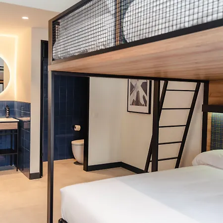 Latroupe La Granja Hostel *