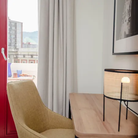 Latroupe La Granja بيت شباب *