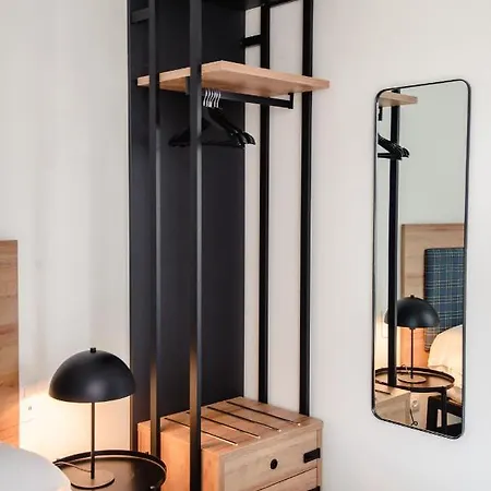 Hostel Latroupe La Granja