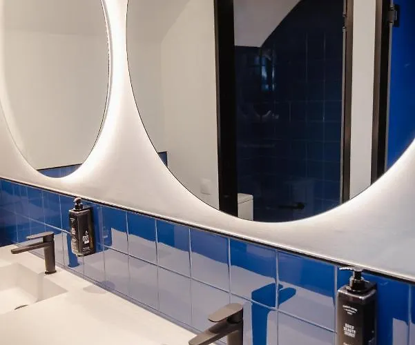 Hostel Latroupe La Granja *