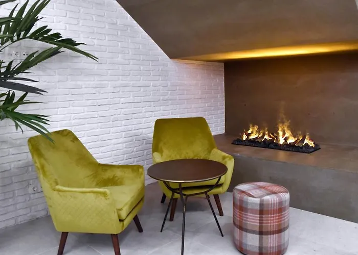 Latroupe La Granja Albergue *