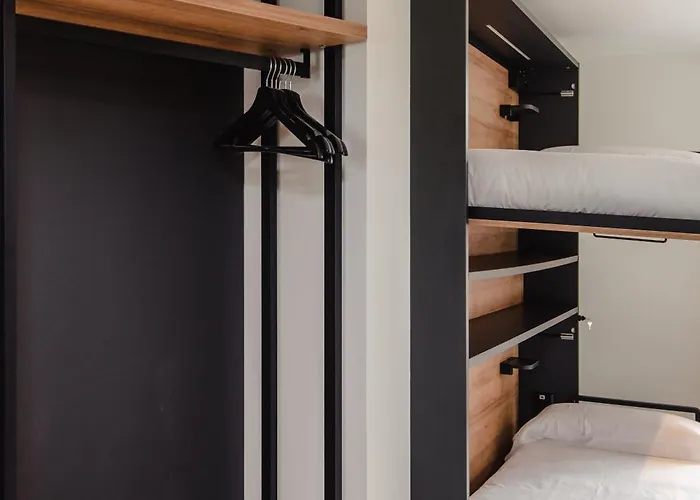 Latroupe La Granja Hostel